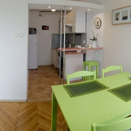 P&o Old Town Apartman