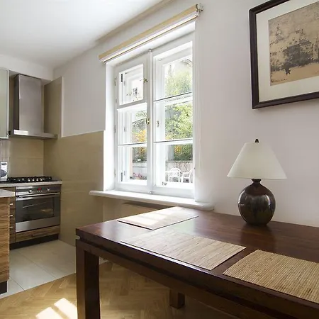 P&o Old Town Apartman