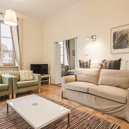 P&o Old Town Apartman