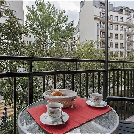 P&o Old Town Apartman *