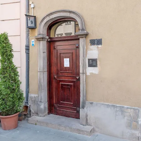 P&o Old Town Apartman *