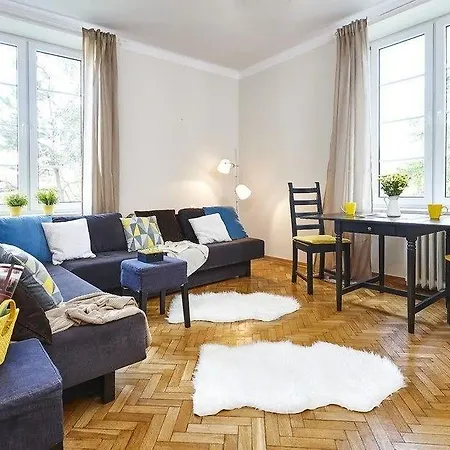 P&o Old Town Apartman *