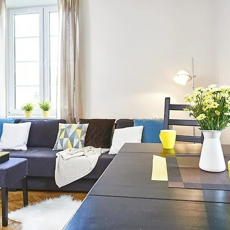 P&o Old Town Apartman