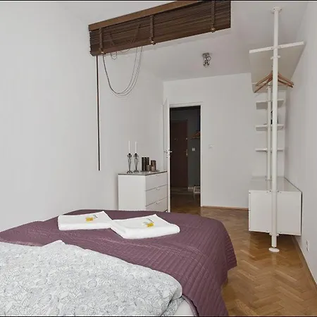 P&o Old Town Apartman Varsó